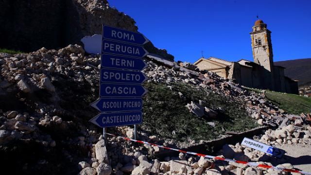 Італійський священик знайшов зв’язок між гей-шлюбами та землетрусами у країні