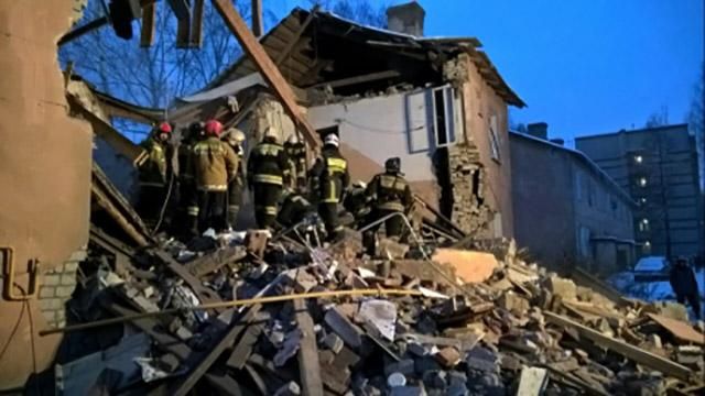 У Росії завалився будинок: з'явились моторошні фото та відео