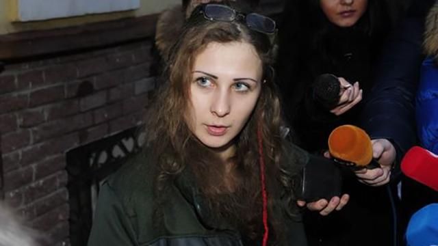 Екс-учасниця "Pussy Riot" розповіла, як їздила в окупований Луганськ Екс-учасниця "Pussy Riot" розповіла, як їздила в окупований Луганськ