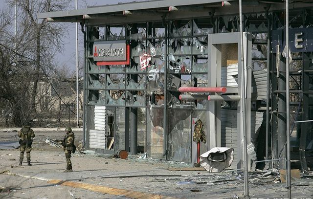 Блогер показав фото розтрощених автосалонів на околицях Донецька Блогер показав фото розтрощених автосалонів на околицях Донецька