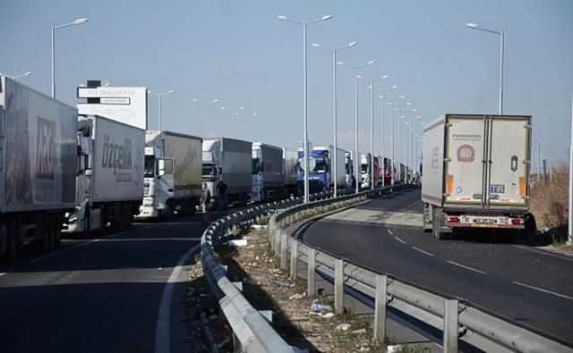 В Украине с грузовиков могут начать брать плату за пользование дорогами