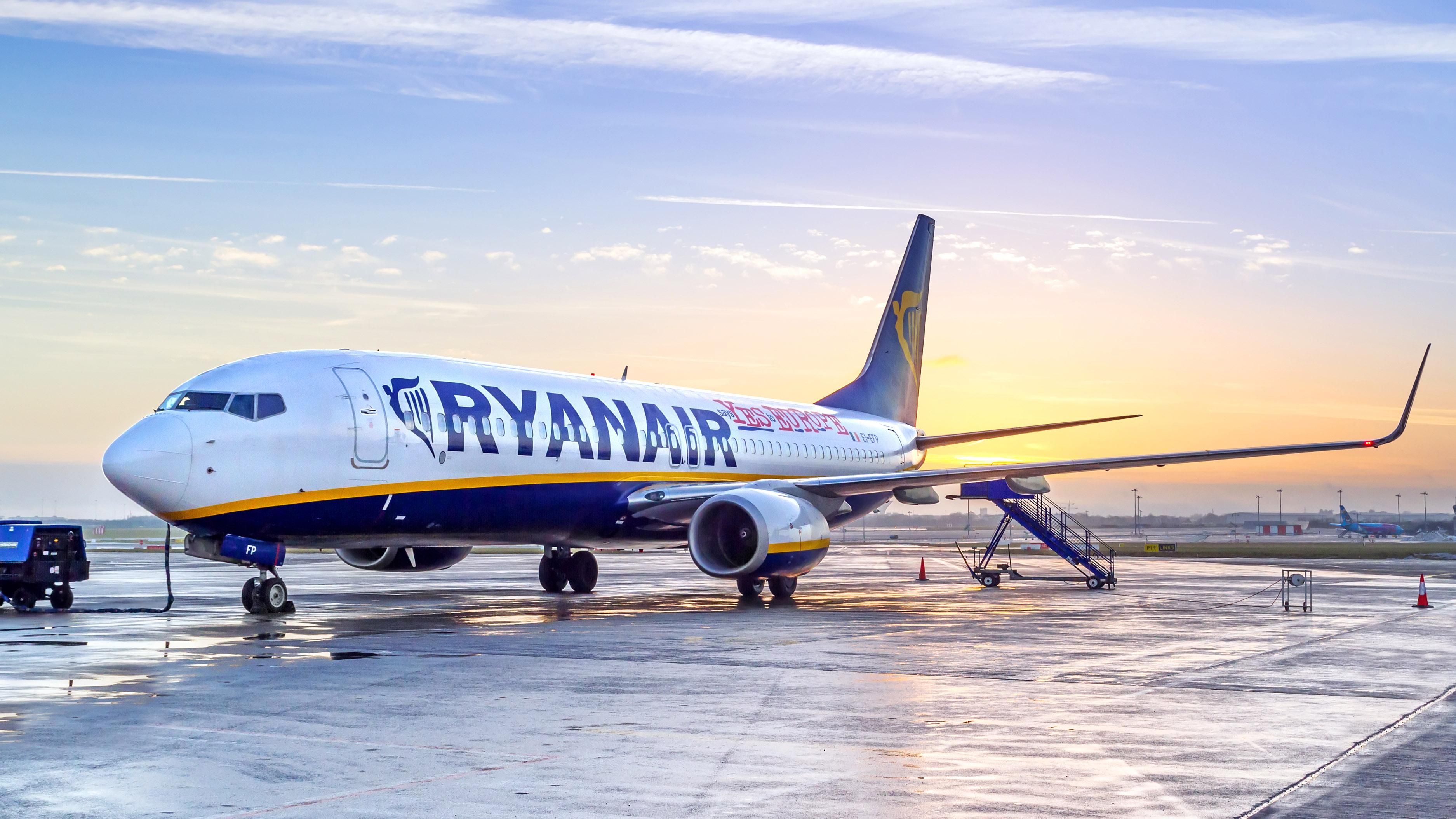 Дебоширы на борту: из-за драки самолет совершил вынужденную посадку Дебоширы на борту: из-за драки самолет совершил вынужденную посадку