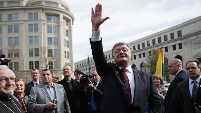 Стало відомо, яка зарплата Порошенка за жовтень Стало відомо, яка зарплата Порошенка за жовтень