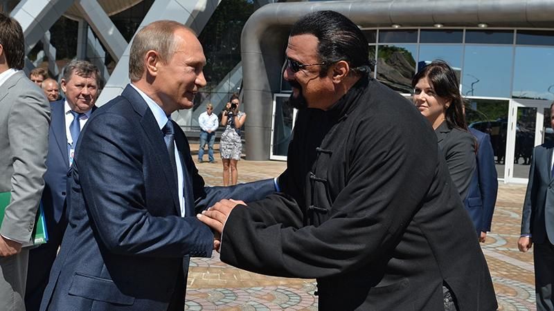 Журналіст розповів, чому насправді Путін дає громадянство закордонним зіркам Журналіст розповів, чому насправді Путін дає громадянство закордонним зіркам