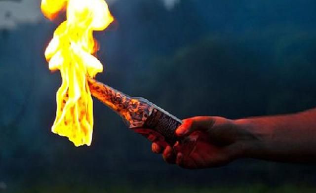 "Коктейлями Молотова" закидали церкву УПЦ МП на Дніпропетровщині "Коктейлями Молотова" закидали церкву УПЦ МП на Дніпропетровщині