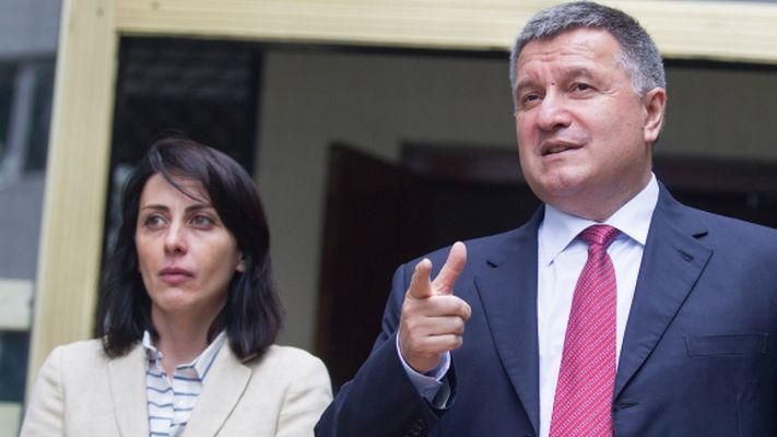 Аваков и Деканоидзе отреагировали на бунт против полиции в Черкассах Аваков и Деканоидзе отреагировали на бунт против полиции в Черкассах