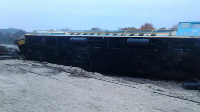Залізнична аварія на Хмельниччині: потяг зійшов з рейок через п'яного машиніста