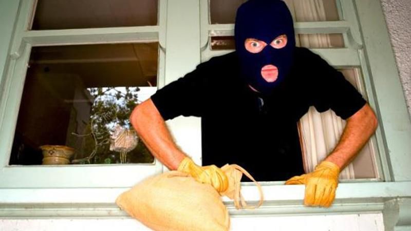 Из квартиры судьи украли 14 тысяч долларов и драгоценности, – СМИ Из квартиры судьи украли 14 тысяч долларов и драгоценности, – СМИ