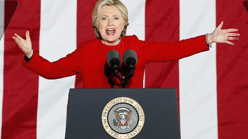 Клинтон одержала первую победу на президентских выборах