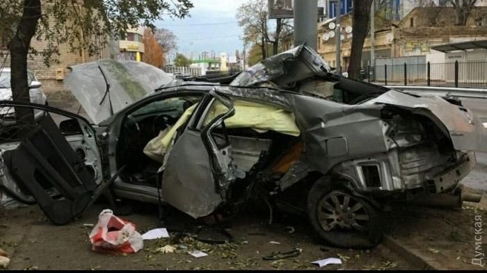 Машину розтрощило в Одесі: загинули 2 молоді жінки