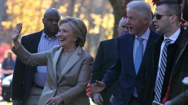 Как голосовали Клинтоны: появилось видео
