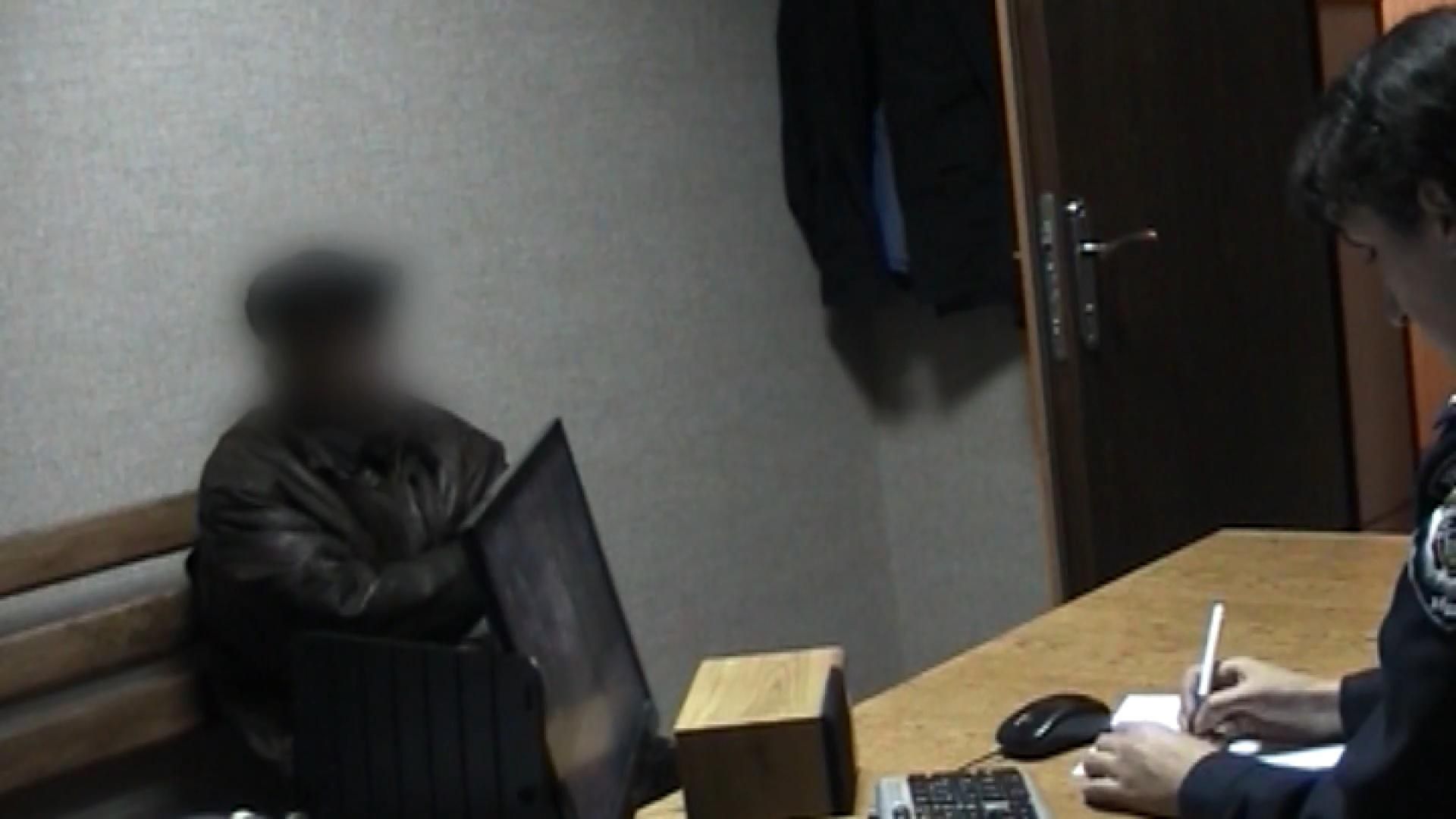 На Сумщине телефонные аферисты выманили у людей 100 тысяч гривен На Сумщине телефонные аферисты выманили у людей 100 тысяч гривен