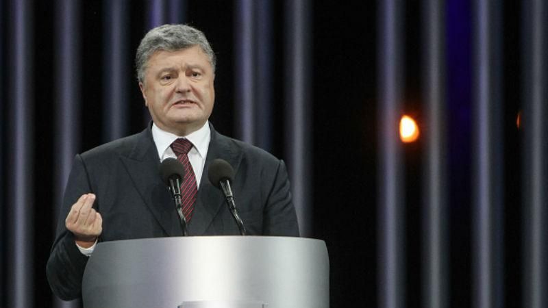 Порошенко сконфузився під час відкриття пам'ятника Сковороді