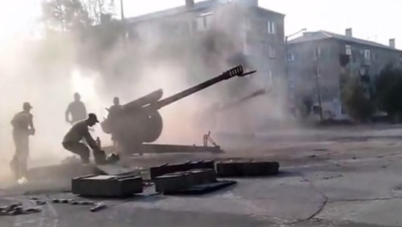 Терористи гатили по Торецьку: є жертви серед мирного населення Терористи гатили по Торецьку: є жертви серед мирного населення