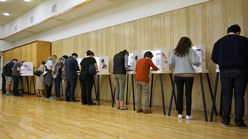 Стали відомі перші результати виборів президента США Стали відомі перші результати виборів президента США