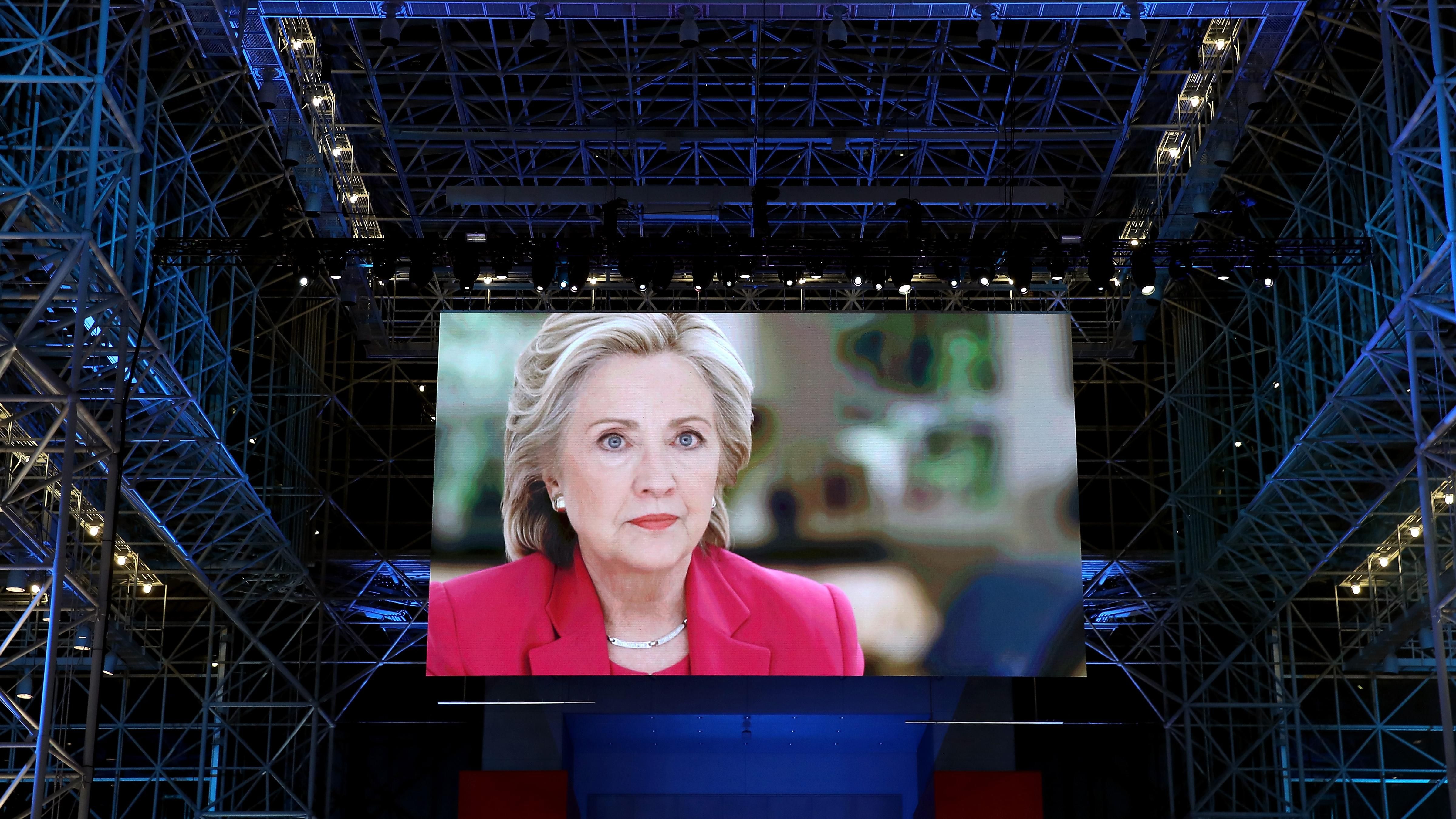 Клинтон одержала уверенную победу на Гуаме Клинтон одержала уверенную победу на Гуаме