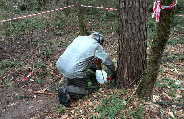 Целую банку ртути нашли в парке в Черкассах Целую банку ртути нашли в парке в Черкассах