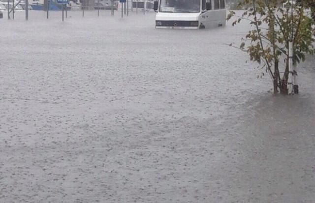 Одесу знову затопила потужна злива: фото негоди Одесу знову затопила потужна злива: фото негоди