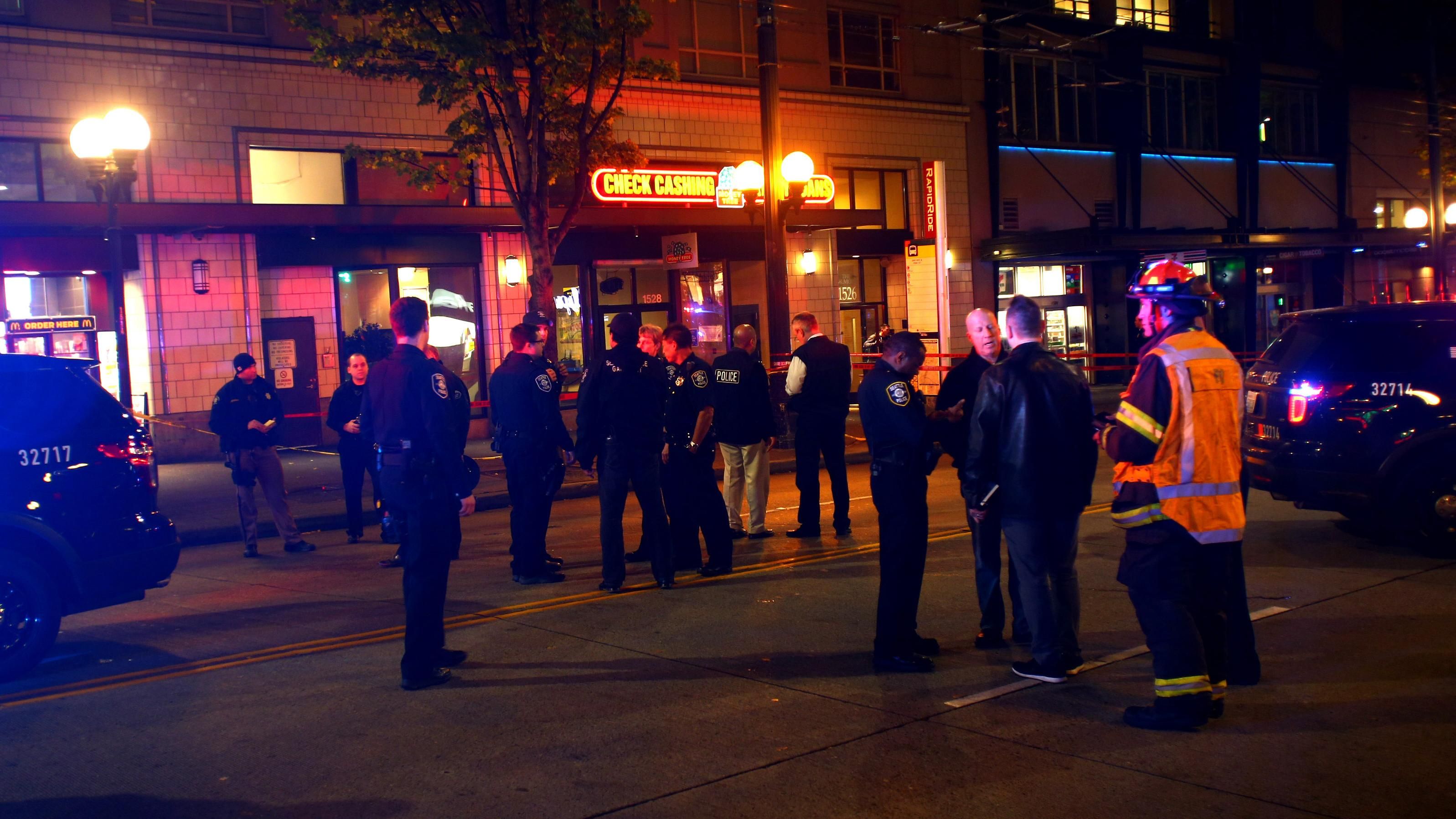 Поблизу протесту проти Трампа сталася стрілянина: є поранені Поблизу протесту проти Трампа сталася стрілянина: є поранені