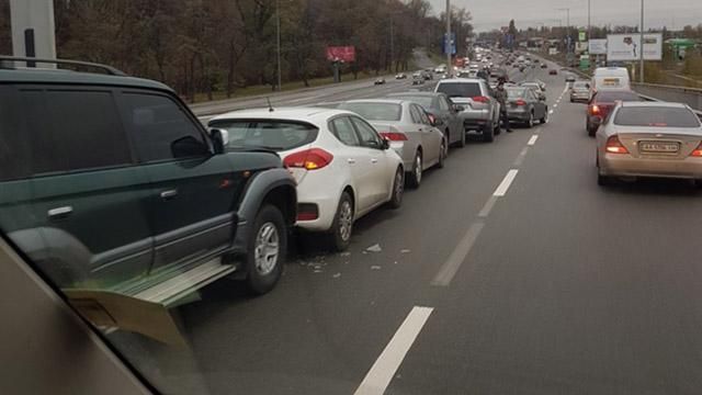 11 авто зіштовхнулись в Києві: з’явилось фото, відео 11 авто зіштовхнулись в Києві: з’явилось фото, відео