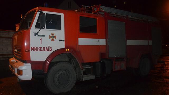 Пожар в Николаеве: пожарные спасли от гибели 9 детей
