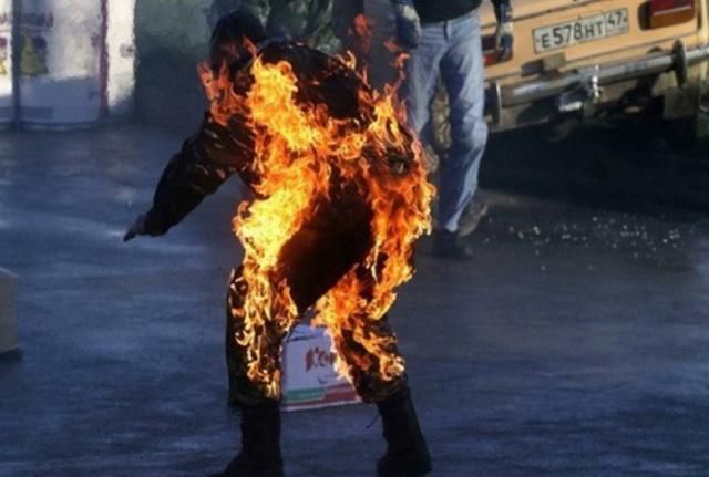 Чоловік погрожував спалити себе в Києві