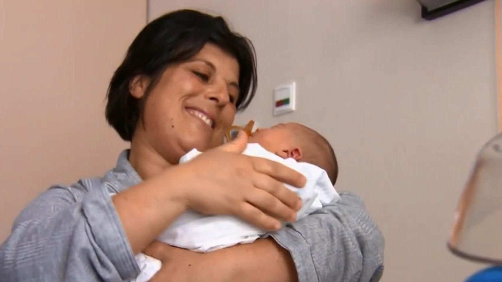 Суд в Италии позволил давать детям фамилию матери Суд в Италии позволил давать детям фамилию матери