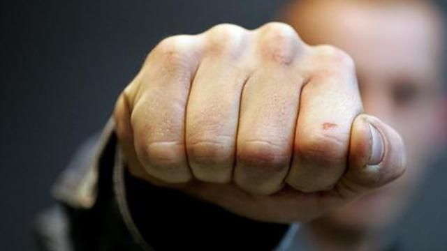 Жорстоко побили заступника голови обласної ради у Херсоні Жорстоко побили заступника голови обласної ради у Херсоні