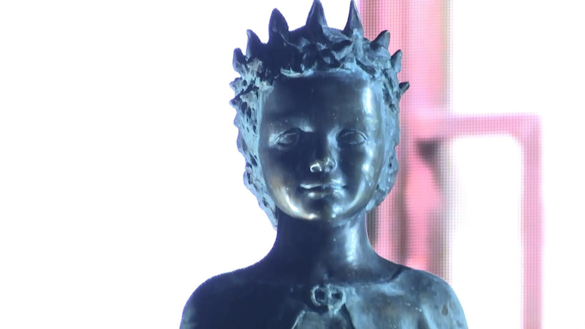 В Киеве открыли памятник королеве Франции В Киеве открыли памятник королеве Франции