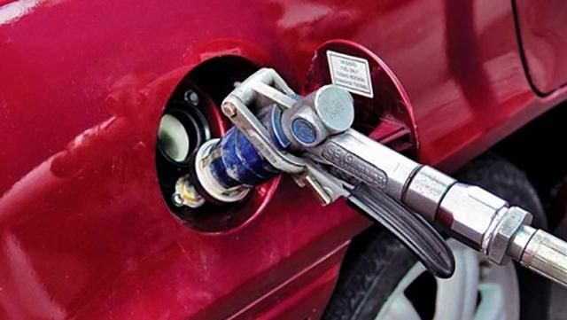 На заправках подорожал газ На заправках подорожал газ