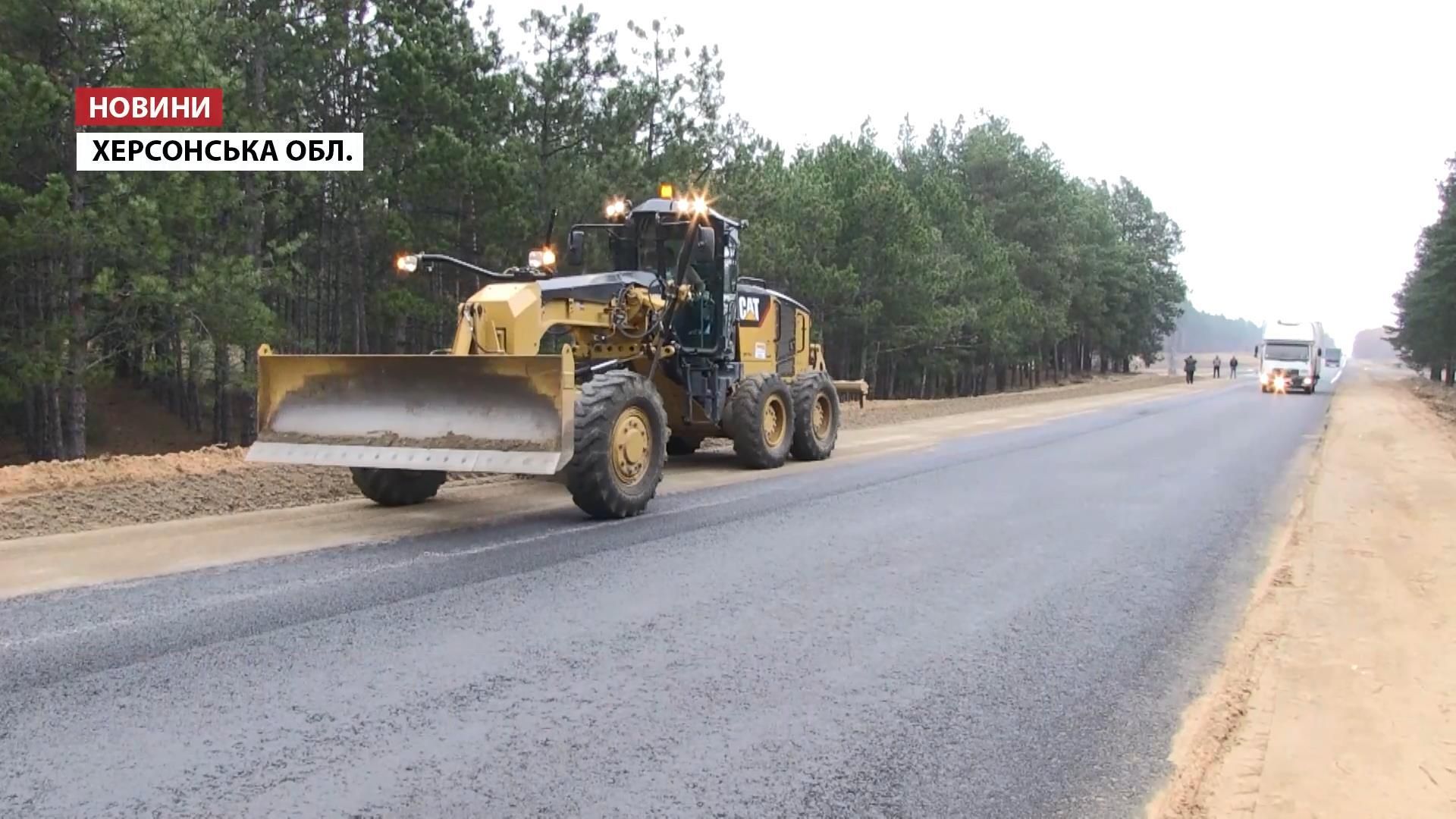 Гоночна траса чи лінія перешкод: як ремонтують дороги на Херсонщині Гоночна траса чи лінія перешкод: як ремонтують дороги на Херсонщині