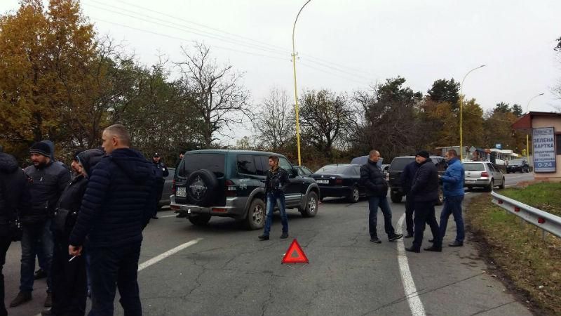 Активисты заблокировали пункт пропуска на границе со Словакией Активисты заблокировали пункт пропуска на границе со Словакией