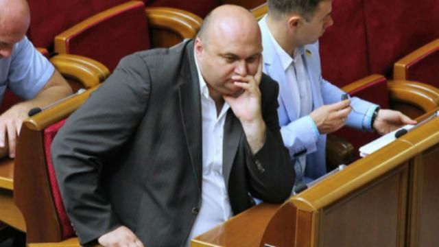 С 15 миллионами сбережений губернатор просил у государства пособие по безработице С 15 миллионами сбережений губернатор просил у государства пособие по безработице