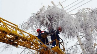 Перші наслідки снігової стихії. Сотні населених пунктів – відрізані від електрики