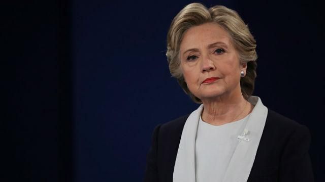 Клинтон нашла виновных в своем поражении Клинтон нашла виновных в своем поражении