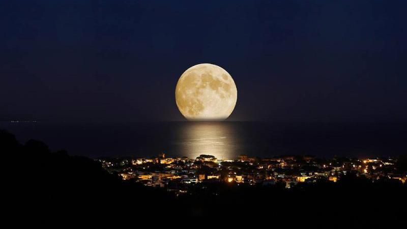 Суперлуна взойдет сегодня ночью: где и когда смотреть Суперлуна взойдет сегодня ночью: где и когда смотреть