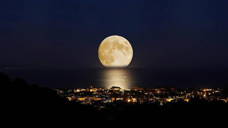 Суперлуна взойдет сегодня ночью: где и когда смотреть