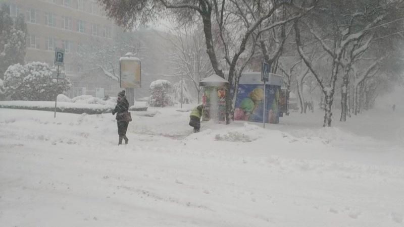 Снегопады в Украине: дополнительный выходной для школьников объявили на Тернопольщине