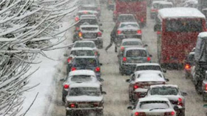 Через снігопад у Києві обмежать рух транспорту