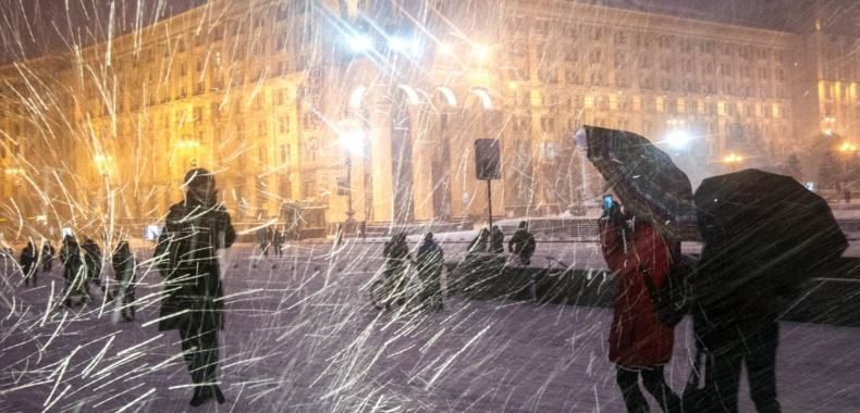 Снігопад добрався до Києва: казкові фото заметілі