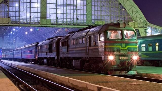 Около 30 поездов задерживаются из-за снегопадов: список Около 30 поездов задерживаются из-за снегопадов: список