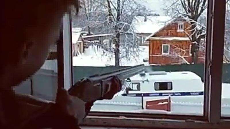 Недитячий трилер: школярі вбили собак, обстріляли поліцейських і вчинили самогубство Недитячий трилер: школярі вбили собак, обстріляли поліцейських і вчинили самогубство