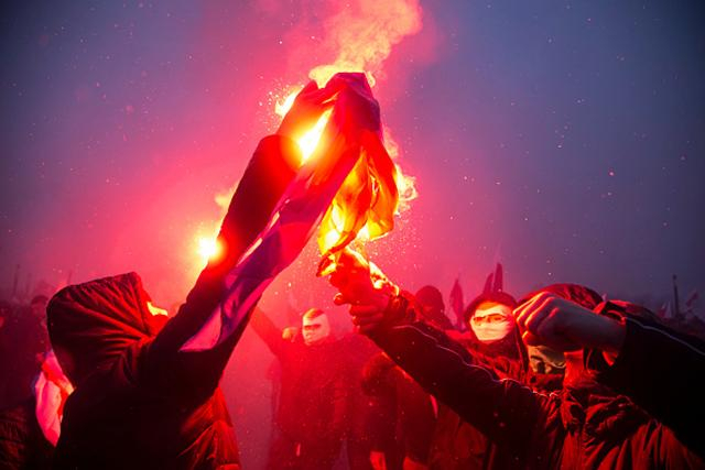 В Польше утверждают, что националисты сожгли флаг не Украины