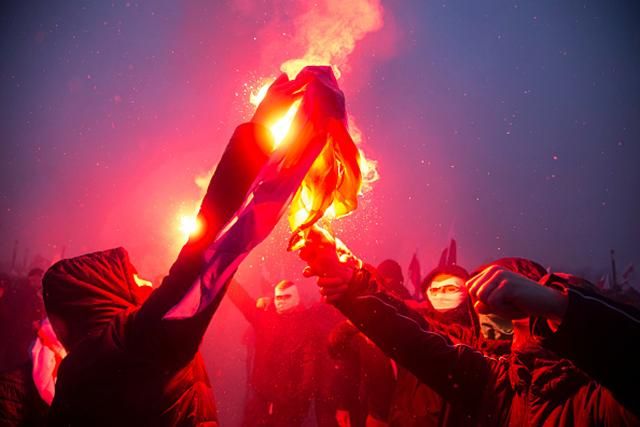 В Польше утверждают, что националисты сожгли флаг не Украины