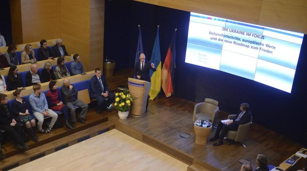 Арсеній Яценюк у Берліні: Ми захищаємо ваші кордони Арсеній Яценюк у Берліні: Ми захищаємо ваші кордони