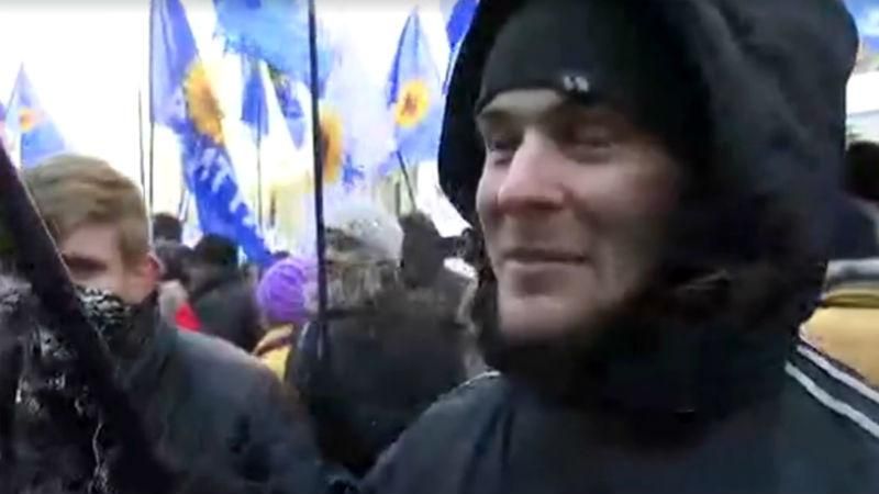 Откровенное признание митингующих под НБУ – студент о расценках протеста Откровенное признание митингующих под НБУ – студент о расценках протеста