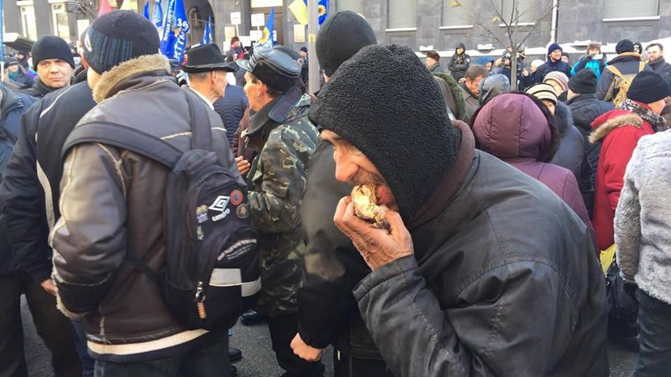 Проплаченные митингующие в Киеве точно не были на Майдане, – Геращенко