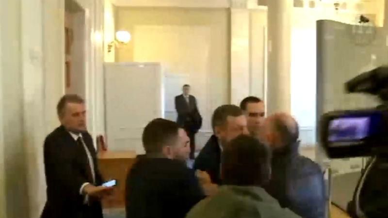 Новая драка в Раде: потолкались радикал Мосийчук и "человек Медведчука"