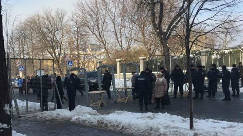 Фотофакт: Немало автозаков заметили в центре Киева