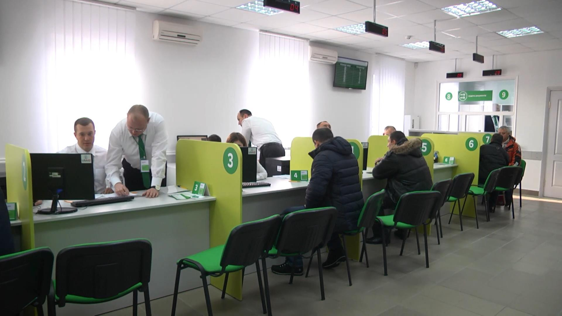 Полицейские показали, где будут регистрировать авто вместо МРЭО